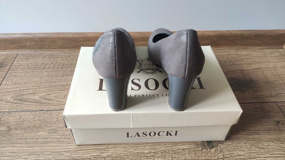 Czółenka / półbuty Lasocki szare zamszowe rozm. 38 Stan bardzo dobry