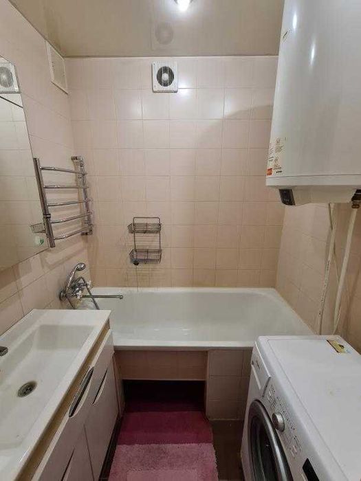 Продам 3к квартиру Роганский Ж\М. Улучшеной планировки. возле Класса