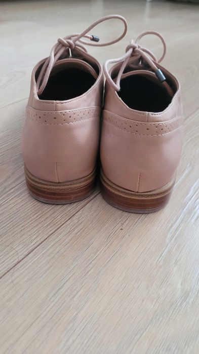Półbuty damskie sznurowane