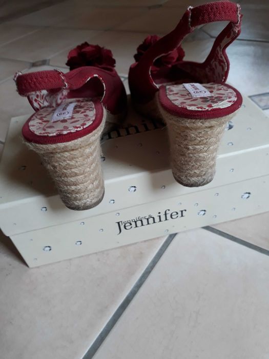 Buty na  lato czerwone rozm.39