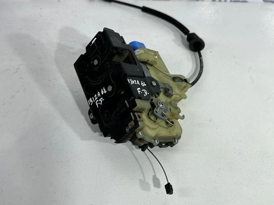 Fecho Frente Direito / Esquerdo - Seat Ibiza 6L