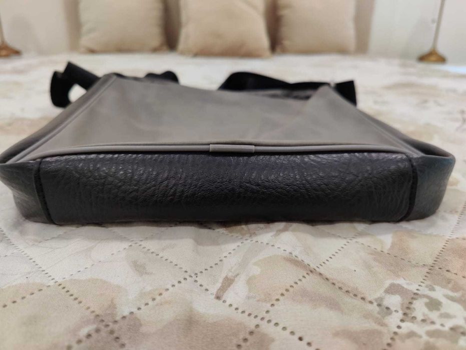 Mala tiracolo Diesel em estado semi-novo 30x38 cm