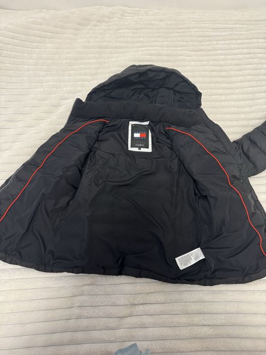 Продам жіночу куртку Tommy Hilfiger