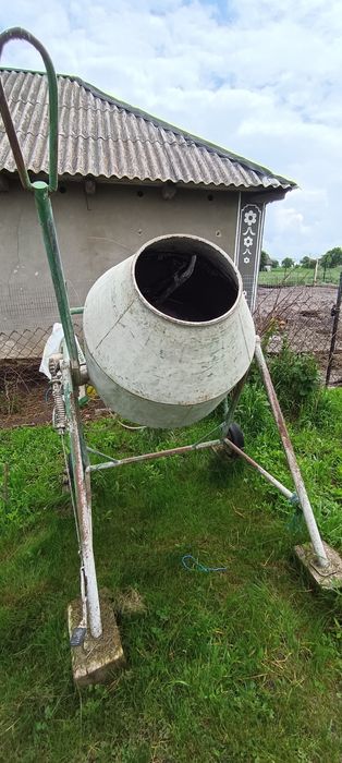 Бетонозмішувач, бетономішалка, бетономешалка
