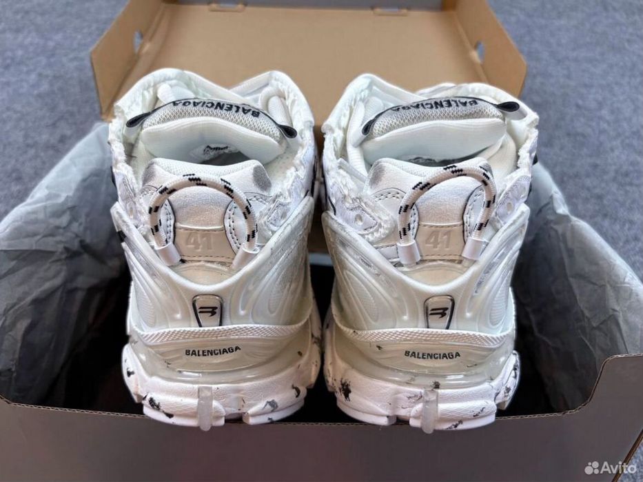 Стильние Кроссовки Balenciaga Runner Graffiti білого кольору