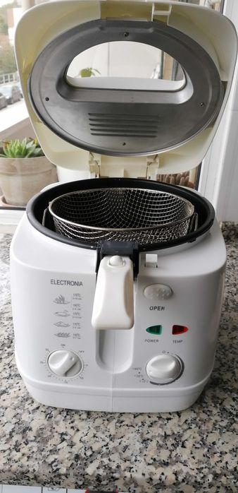 Fritadeira eléctrica marca Electronia