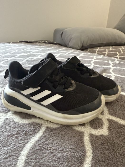 Красовки adidas 24 розмір