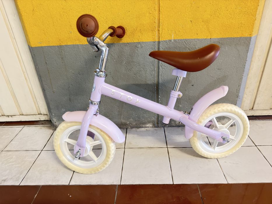 Bicicleta de equilibrio STOY vintage de 10 polegadas.