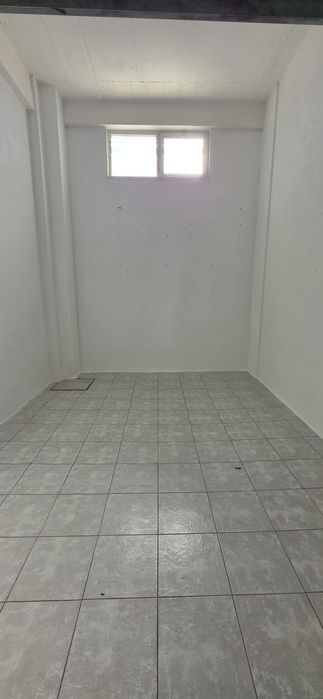 Garagem disponível para arrendar.
