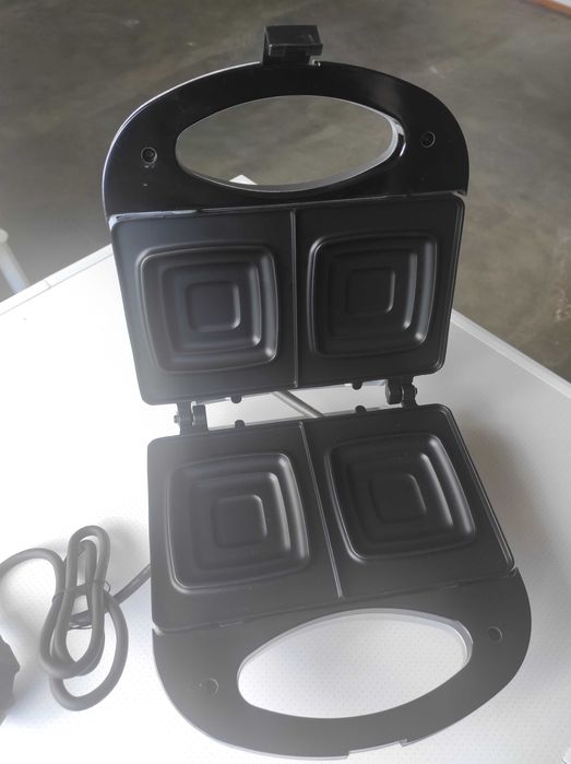 SUPER PREÇO - Sanduicheira NOVA