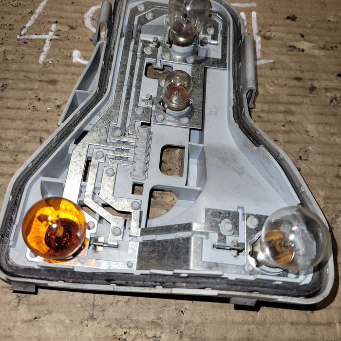 Wkład lampy oprawa żarówek tył lewa vw polo IV 9N LIFT 2007r