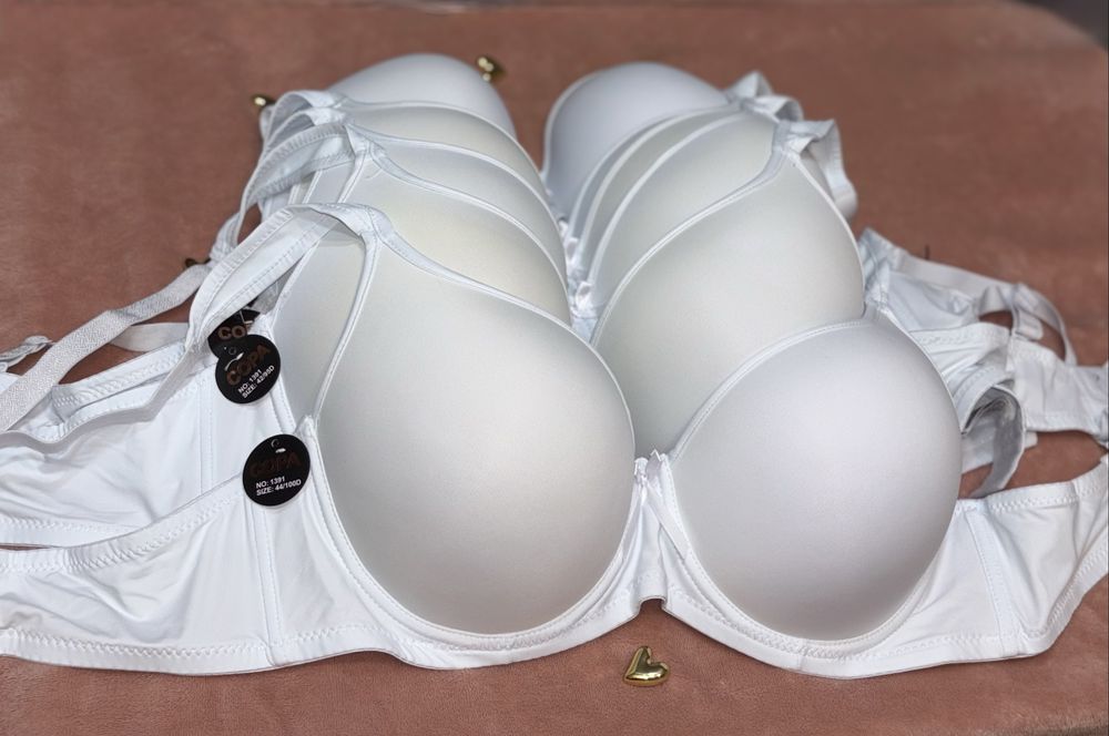Жіночі бюстгалтери та топи