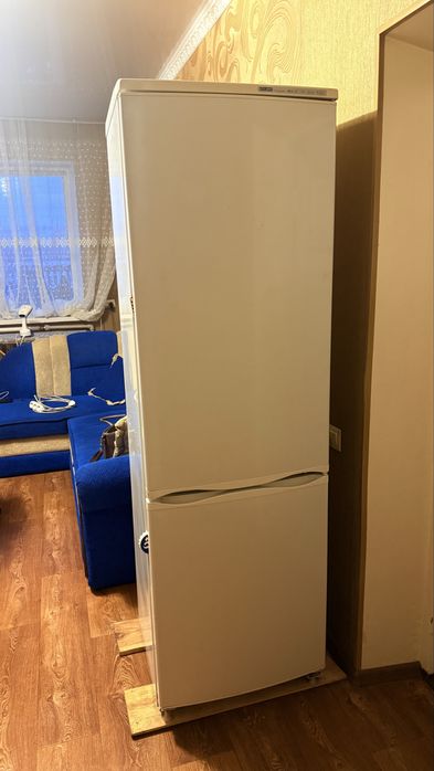 Продам холодильник Атлант
