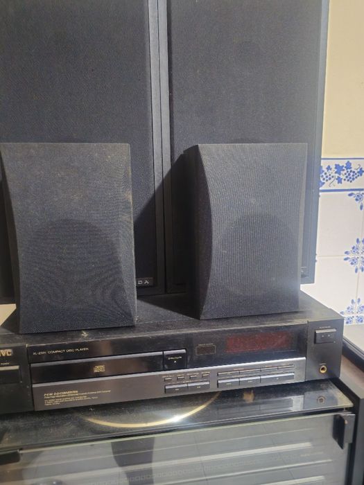 Sistema de som Alba com giradiscos