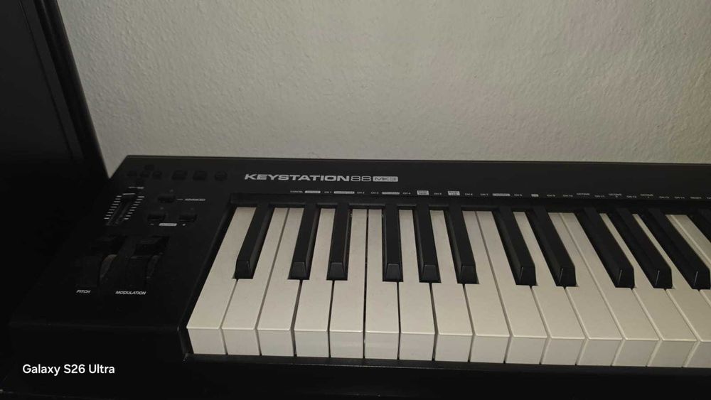 Teclado Controlador Midi 88 teclas Keystation 88 MK3
