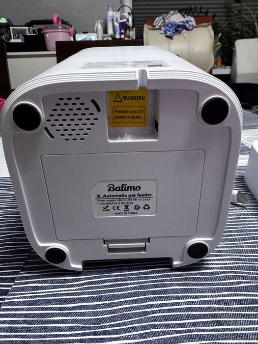 Podajnik do karmienia zwierząt kota malego psa