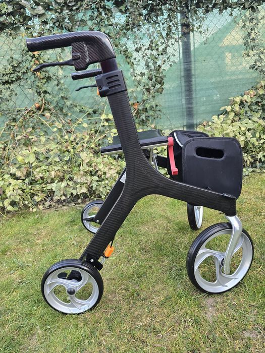Ultralekki Rollator BESCO MED CARBON – Carbonowy chodzik balkonik 
​Opis:
​Na sprzedaż profesjonalny rollator (chodzik) klasy premium – Besco M