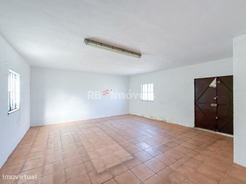 Moradia com espaço comercial