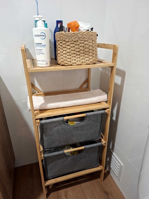 Móvel mel, com gavetas em cinza.