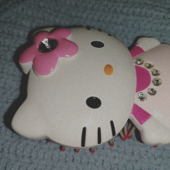 Расчёска Hello Kitty.