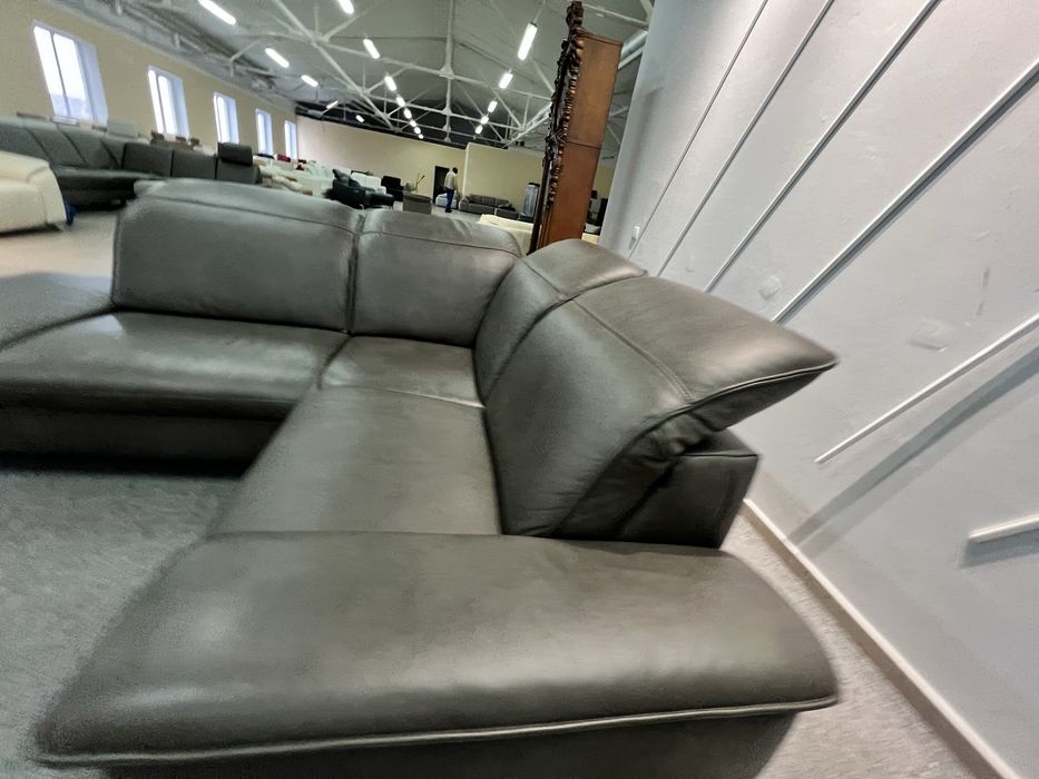Диван кутовий шкіряний реклайнер стан відмінний