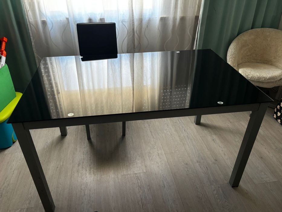 Mesa com tampo de vidro 4 cadeiras