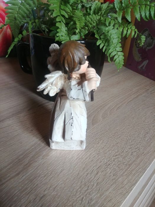Figurka aniołek z fletem
