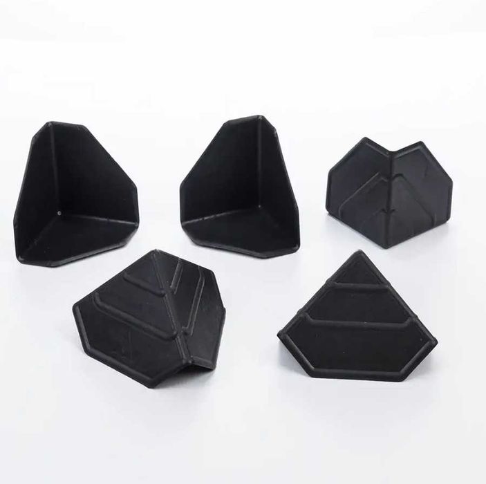 Пластикові захисні куточки для меблів / Протектори для коробок