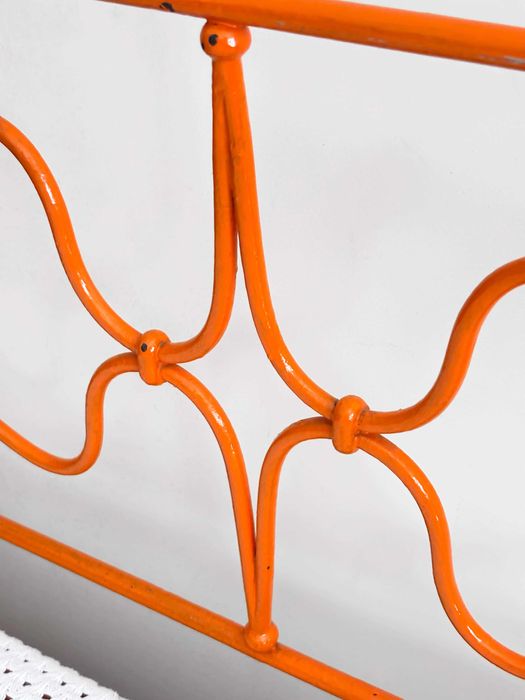 Venda Urgente - CAMA muito Antiga de Ferro maciço + Apoio LAVATÓRIO