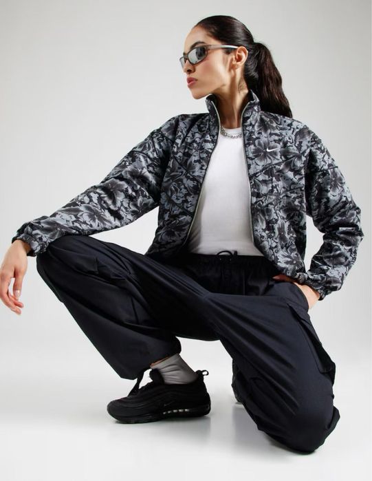 Оригінал! Жіноча куртка Nike Sportswear Windrunner S вітровка tech