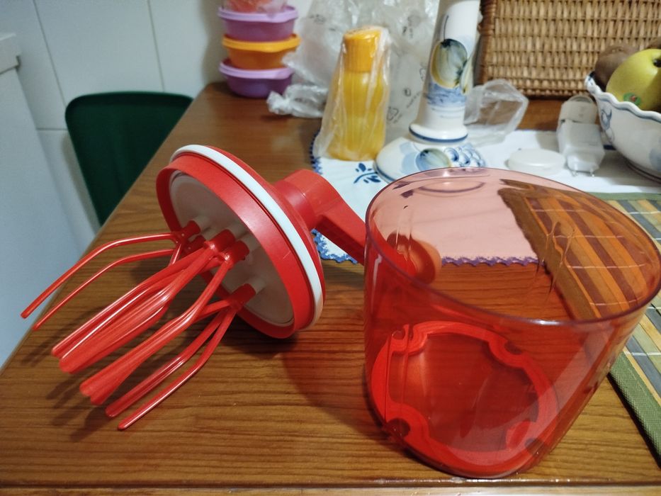 Batedeira manual da tupperware usada