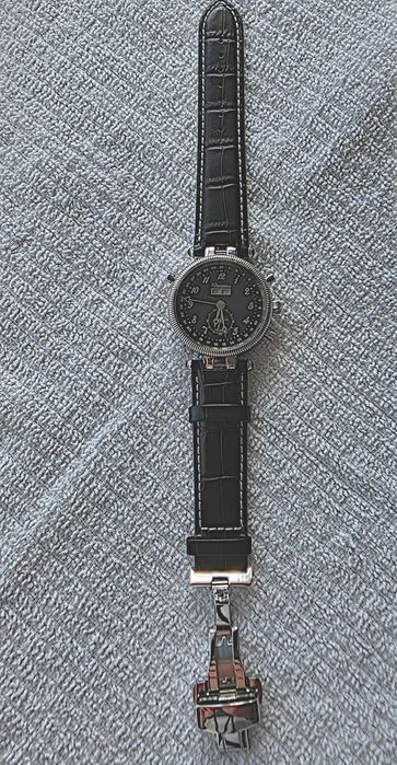 rousseau wristwatch day/date, month indicator, self-winding, water-resistant, gmt work great
