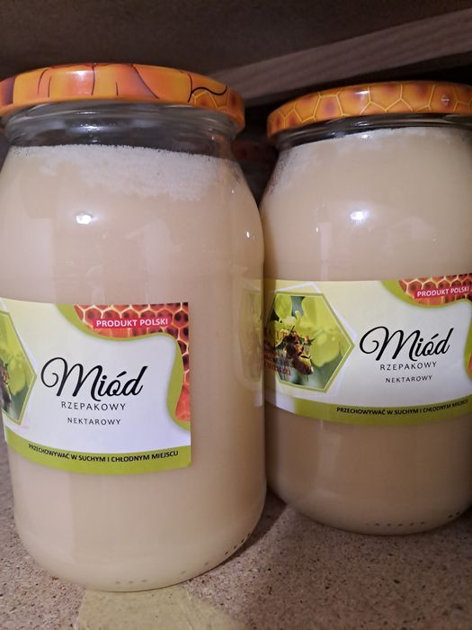Miód z przydomowej pasieki.