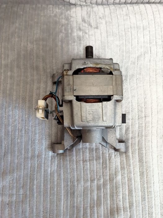 Двигатель стиральной машины zanussi