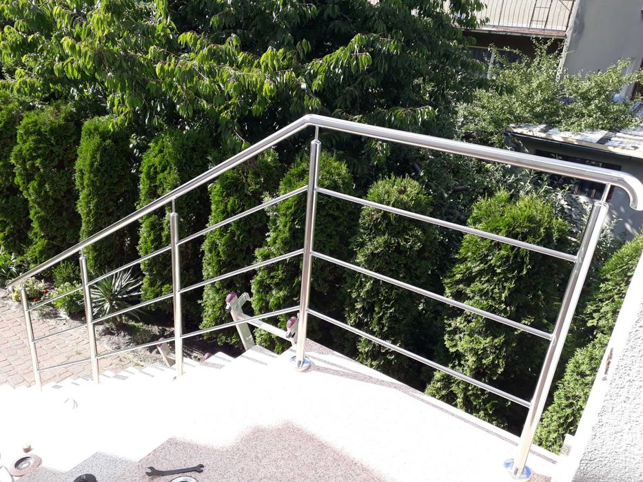 Balustrady nierdzewne i Pergole ze stali nierdzewnej .