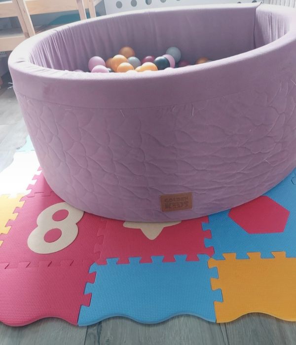 Basen z kulkami serca