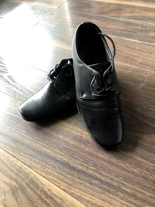 Buty chłopięce, eleganckie do garnituru / komunii, cena do negocjacji