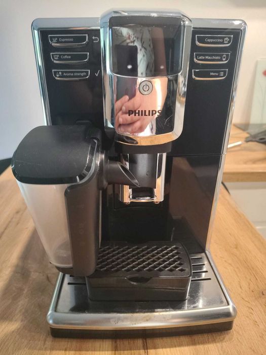 Ekspres ciśnieniowy automatyczny Philips LatteGo EP5340 , 1850w