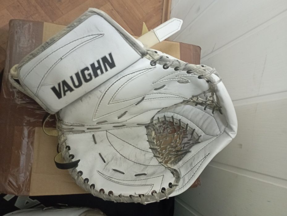 Хоккейная форма Вратаря. Набор: ловушка и блокер.