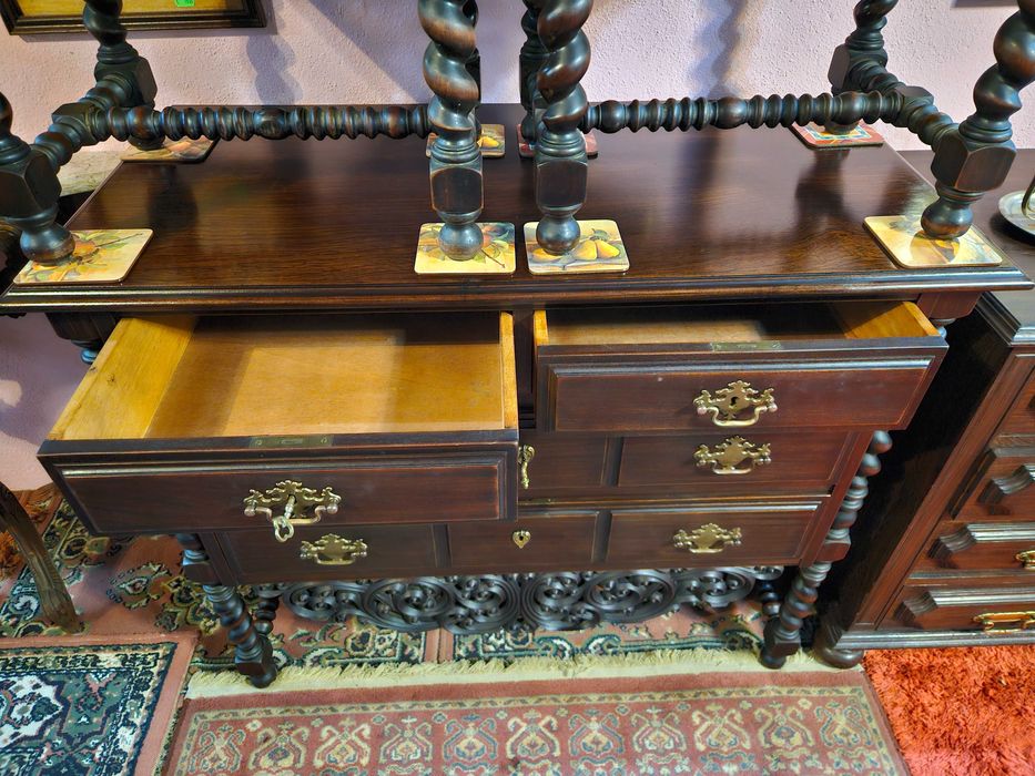 Cómoda antiga em madeira maciça - óptimo e