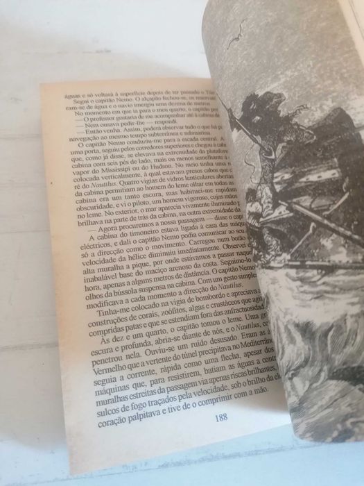 Livro Júlio Verne - 20000 Léguas Submarinas