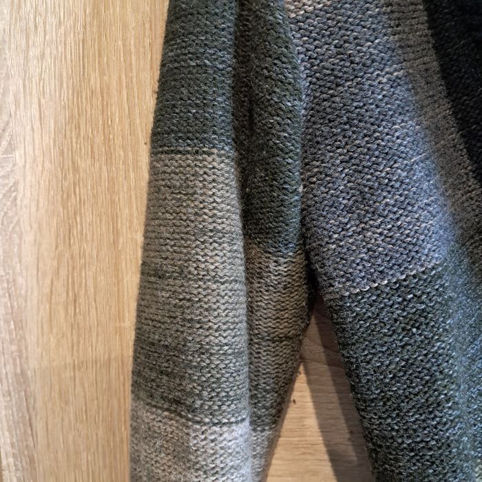 Długi kardigan 80 % wełna pasy sweter M