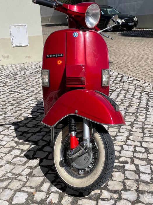 Vespa PX 200 E vermelha