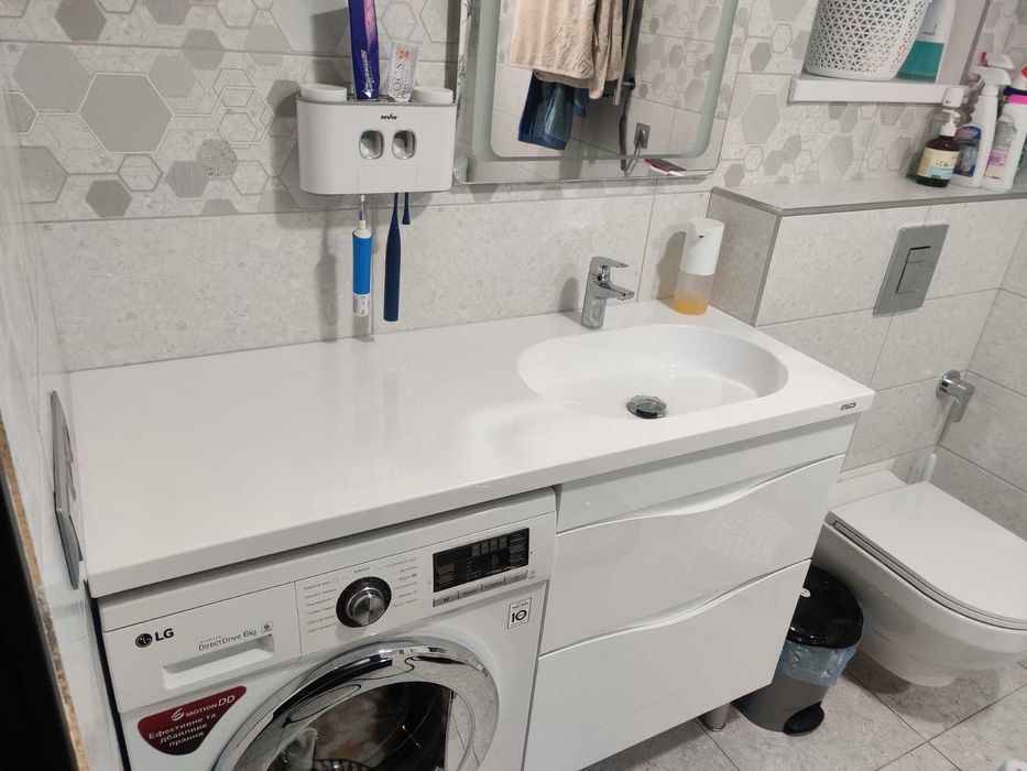 Стільниця з умивальником зі штучного каменю умивальник над стіральною