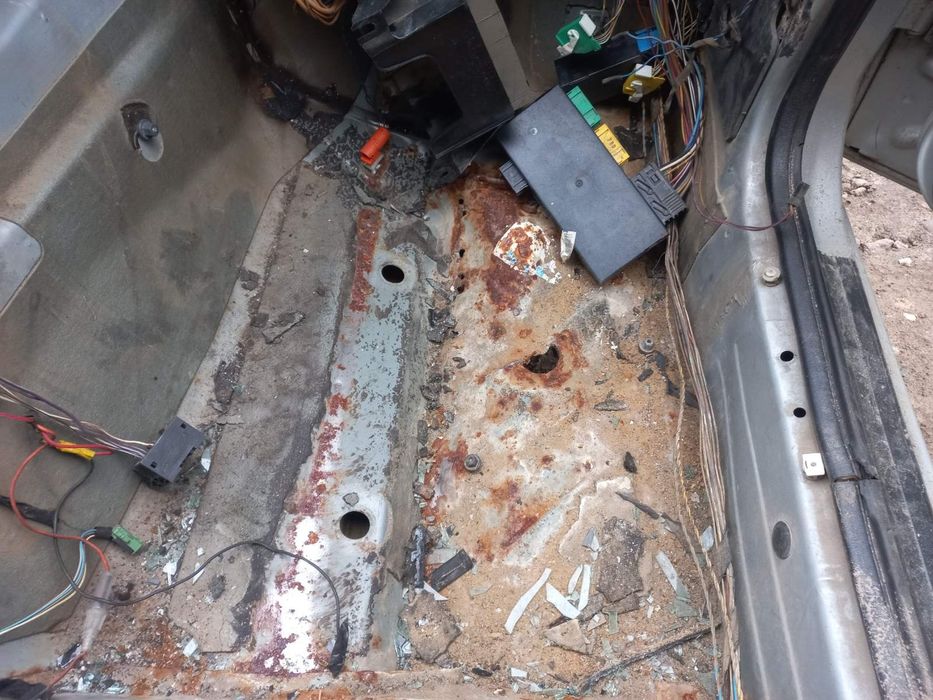 Продам bmw е36 після ДТП. Під відновлення або на розбір.