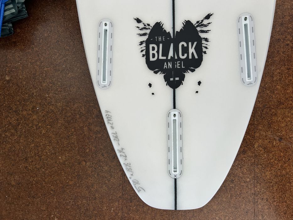 Emery surfboard 5’10