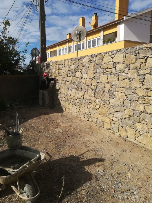 Fazemos muros rústicos de pedra a Norte a Sul do país