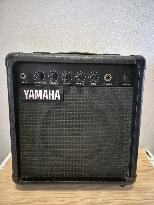 Amplificador Yamaha antigo