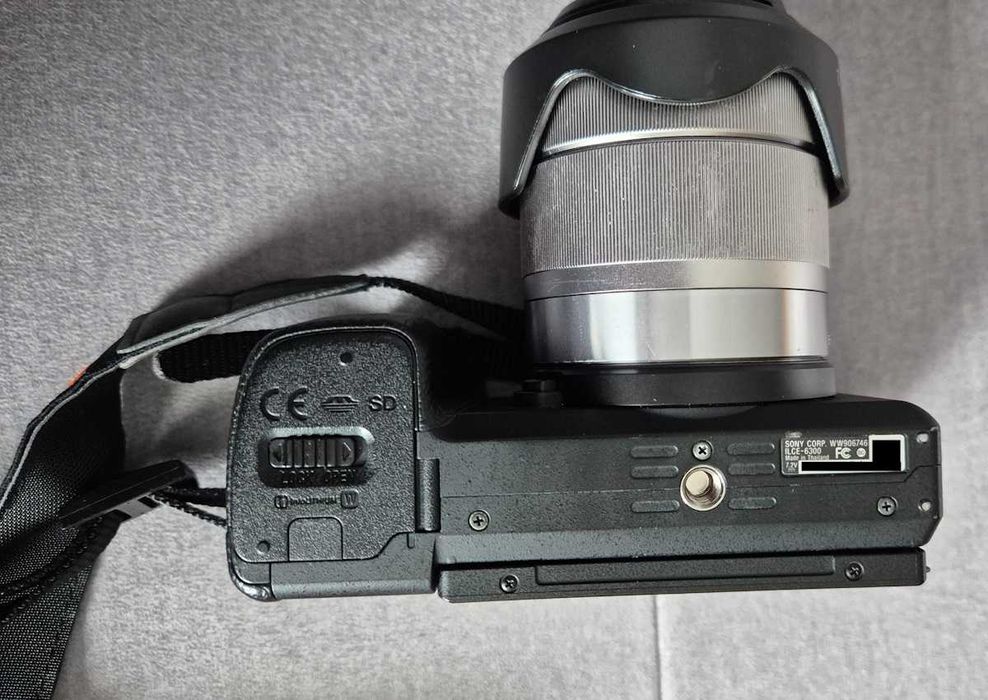 Sony Alpha a6300 + obiektyw + baterie + ładowarka