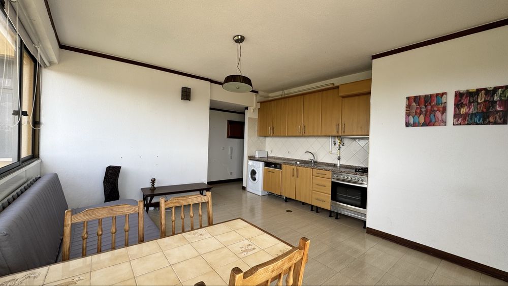 Excelente T1 com Vista de Mar em Santo António da Caparica! T1 Mobilado e Equipado